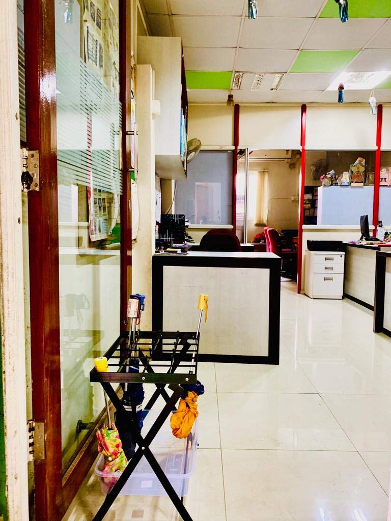 RAVIRAJ DISPLAY Metal Umbrella Stand Storage Rack with Removable Base Drip Tray